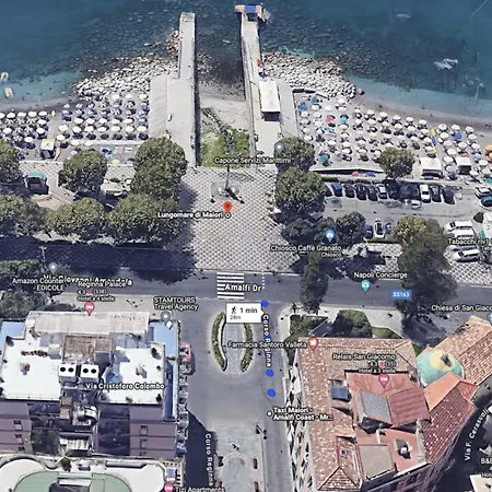 Uno Sguardo Sul Mare *