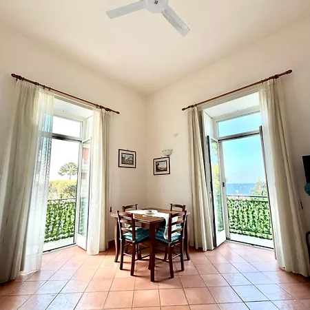 Uno Sguardo Sul Mare 마이오리