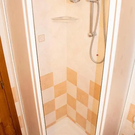 Uno Sguardo Sul Mare *